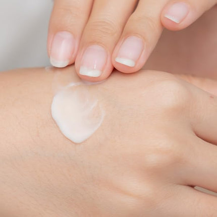 User applying Spawake Brightening Solution All in one Moist soothing gel 30gm, demonstrating a brightening gel for face that enhances skin radiance.