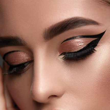 Lenphor Sketch It Eye Liner; waterproof eye liner designed for professional makeup looks with exceptional precision.