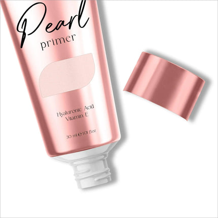 Application of RENEE Pro Pearl Primer 30 ml illustrating its skin-blurring effect, a perfect hydrating makeup primer.